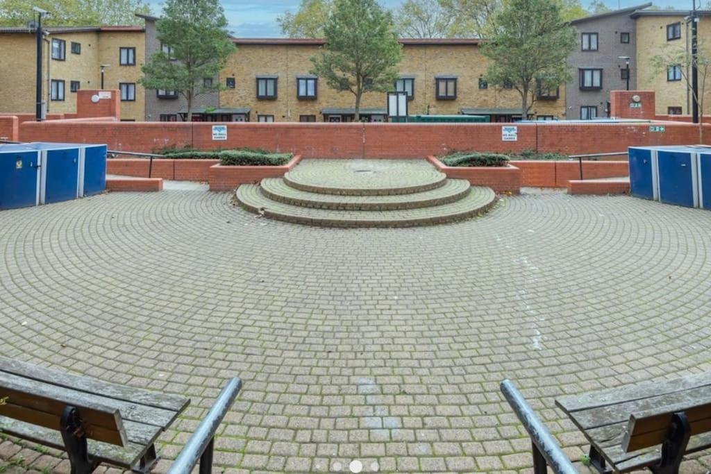 Bright, Nice Interior, Close To The City, 2 Bedroom Apartment Лондон Екстериор снимка